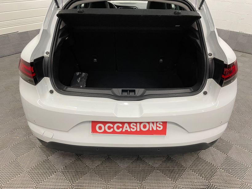 RENAULT MEGANE IV BERLINE 2022 - Photo n°9