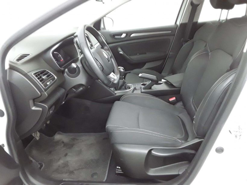 RENAULT MEGANE IV BERLINE 2021 - Photo n°13