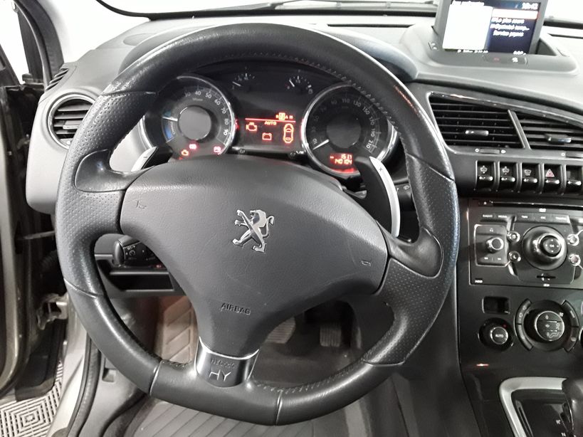 PEUGEOT 3008 HYBRID4 2012 - Photo n°24
