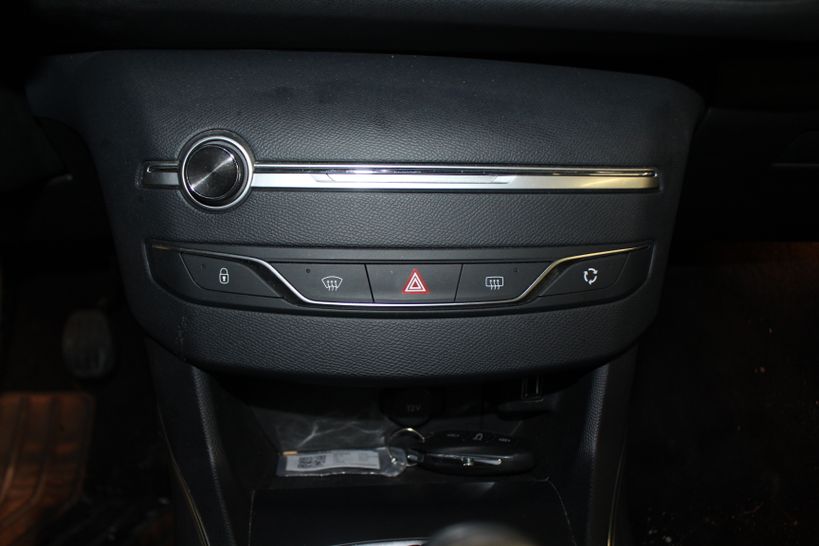 PEUGEOT 308 2018 - Photo n°15