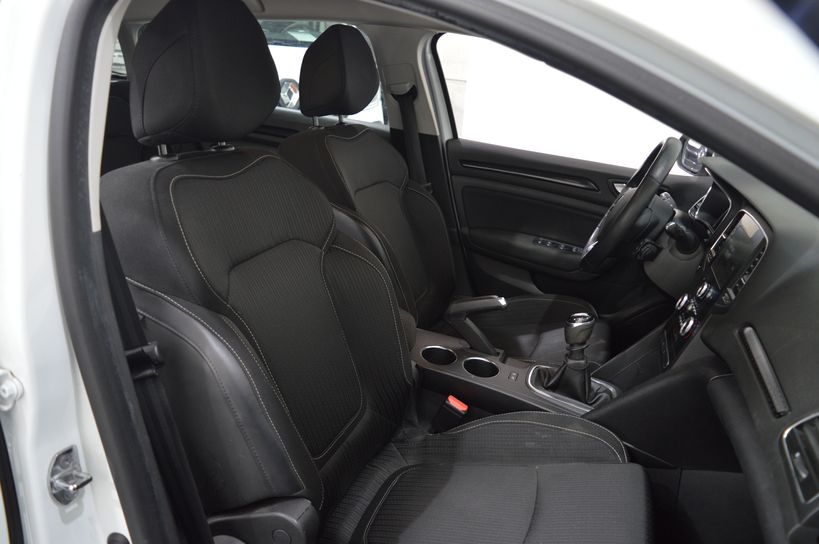 RENAULT MEGANE IV ESTATE BUSINESS 2017 - Photo n°7