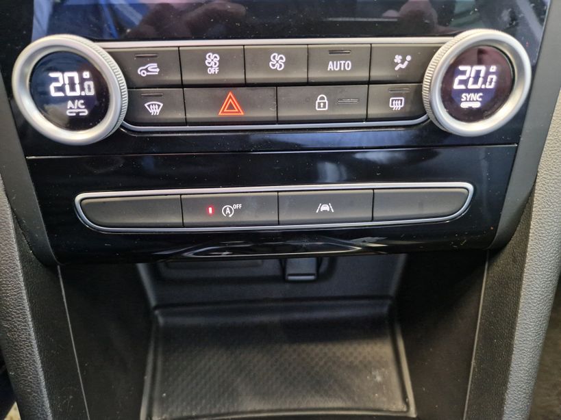 RENAULT MEGANE IV BERLINE 2023 - Photo n°23