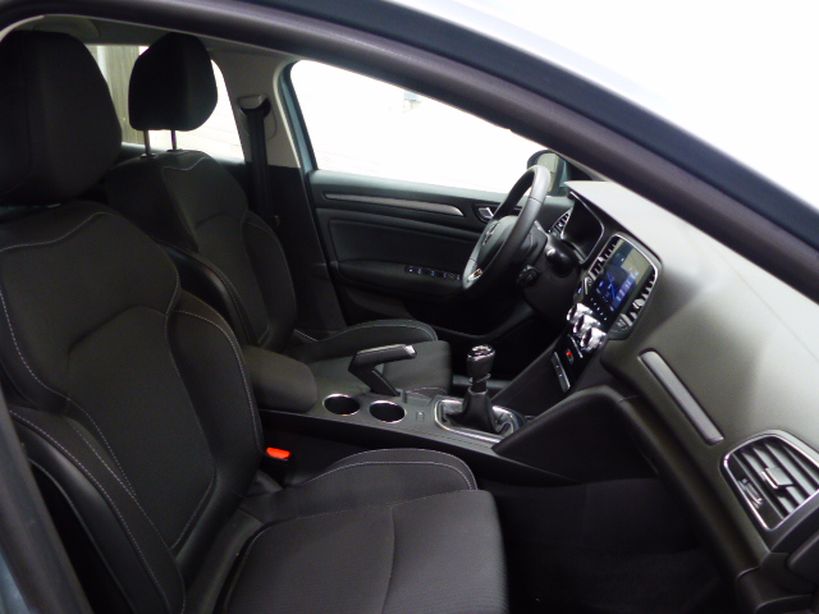 RENAULT MEGANE IV BERLINE 2021 - Photo n°8
