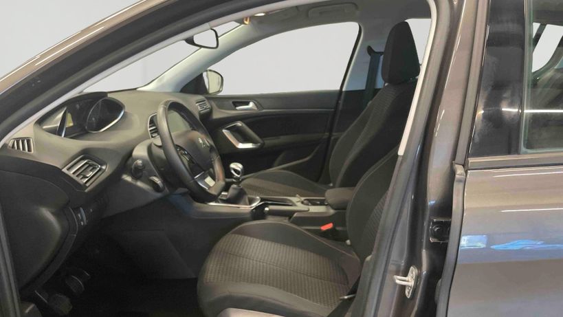 PEUGEOT 308 2018 - Photo n°8