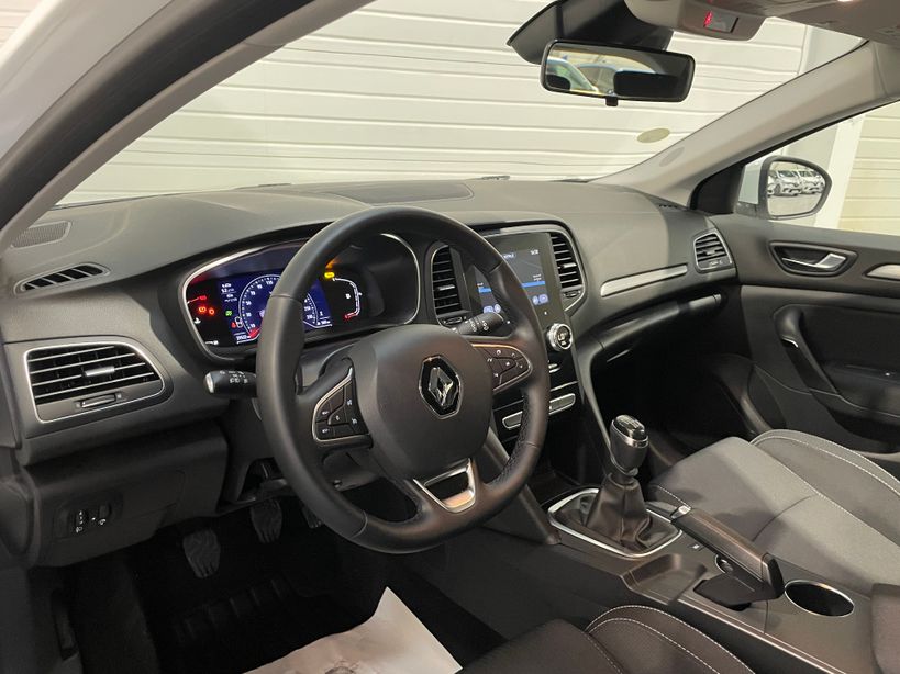 RENAULT MEGANE IV BERLINE 2021 - Photo n°10