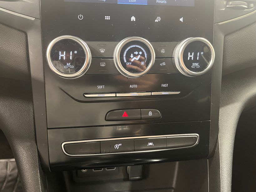 RENAULT MEGANE IV BERLINE 2021 - Photo n°16