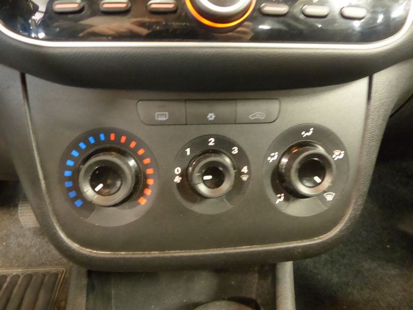 FIAT PUNTO 2015 - Photo n°14