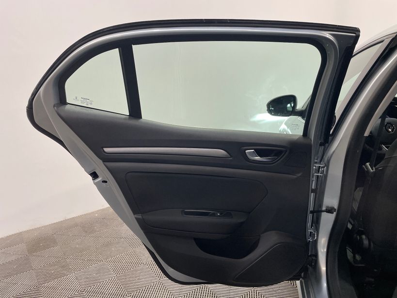 RENAULT MEGANE IV BERLINE 2021 - Photo n°35