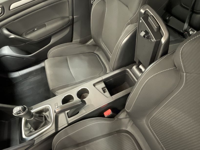 RENAULT MEGANE IV BERLINE 2022 - Photo n°21