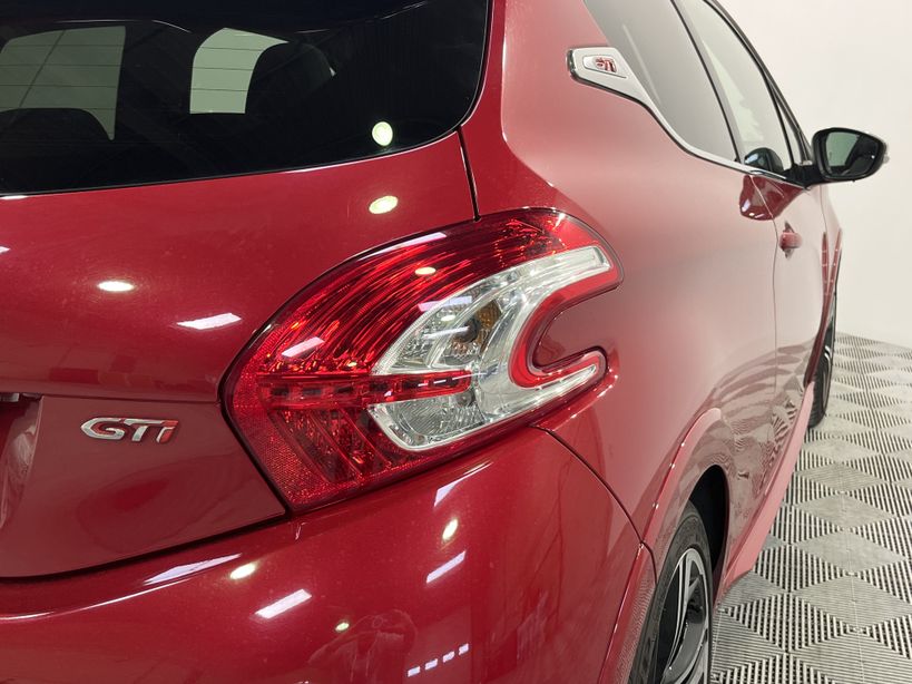 PEUGEOT 208 2014 - Photo n°8