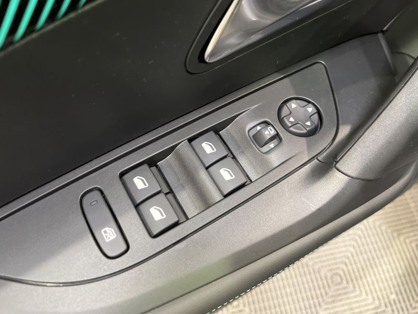 PEUGEOT 2008 2023 - Photo n°34