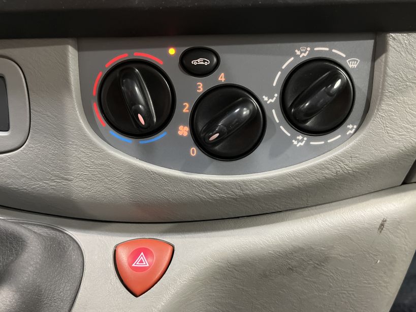 RENAULT TRAFIC FOURGON 2010 - Photo n°13