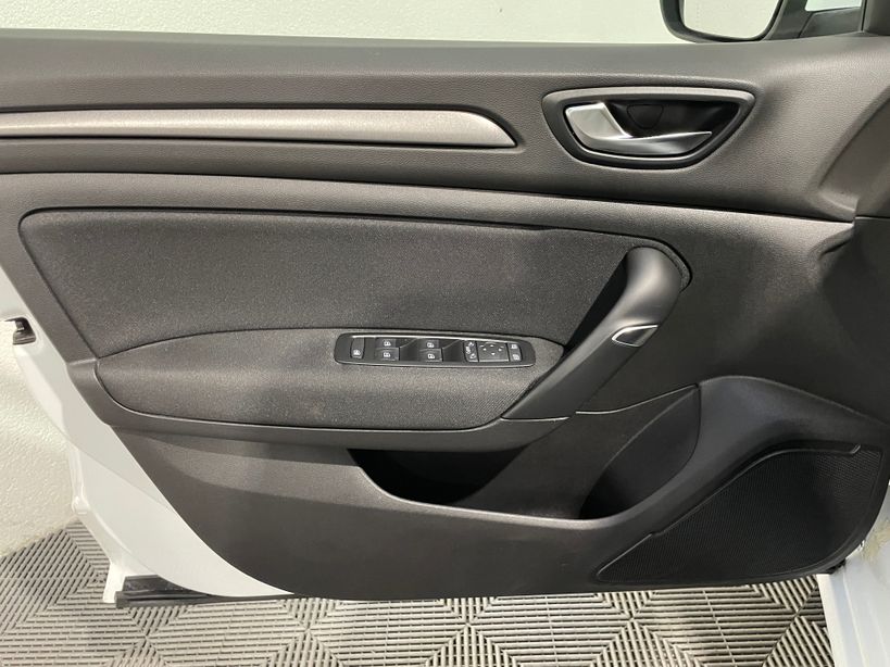 RENAULT MEGANE IV BERLINE 2022 - Photo n°34