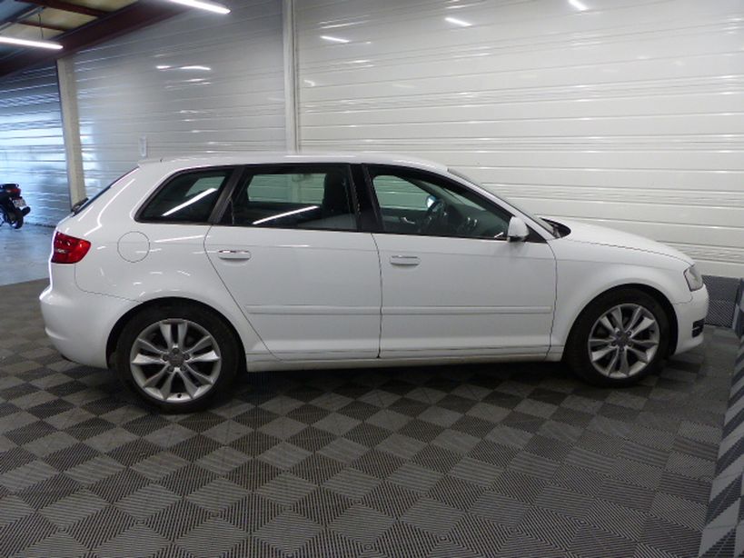AUDI A3 SPORTBACK 2010 - Photo n°13