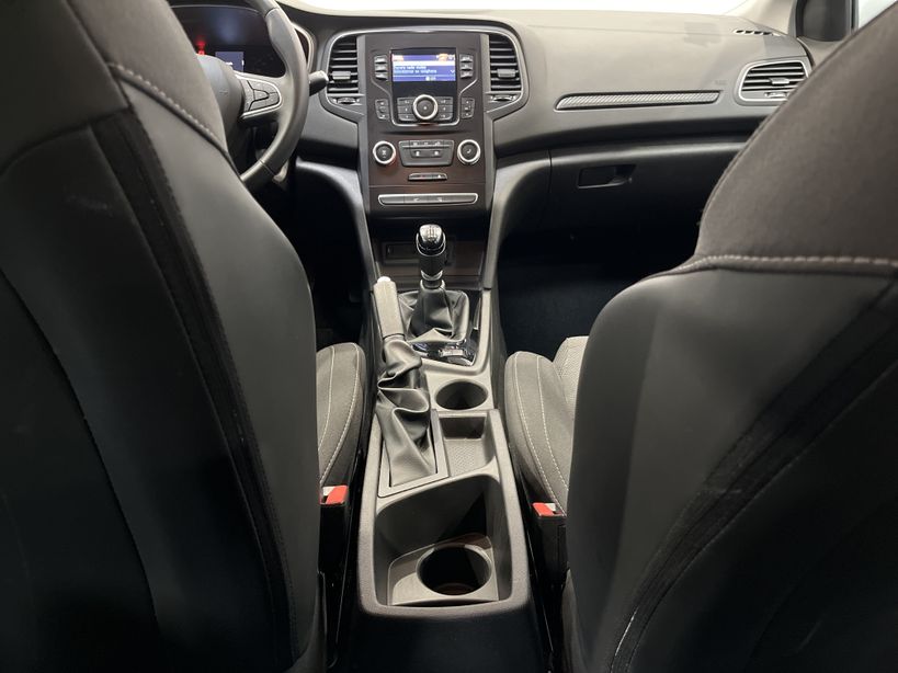 RENAULT MEGANE IV BERLINE 2021 - Photo n°38