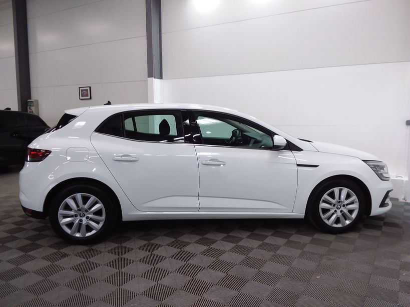 RENAULT MEGANE IV BERLINE 2021 - Photo n°28