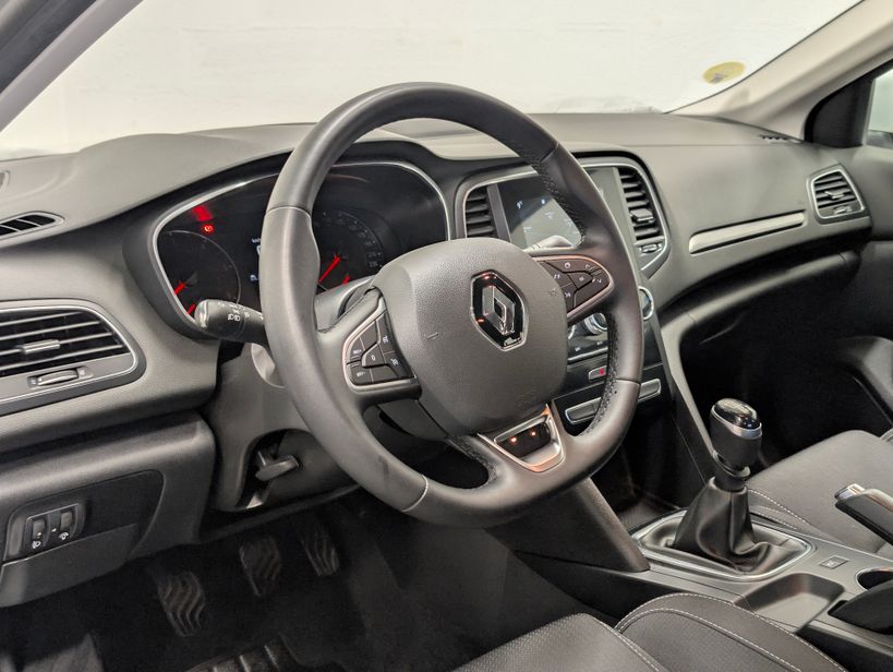 RENAULT MEGANE IV BERLINE 2022 - Photo n°12