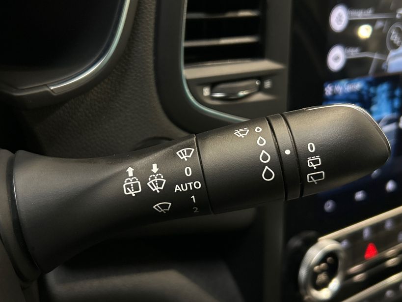 RENAULT MEGANE IV BERLINE 2021 - Photo n°28