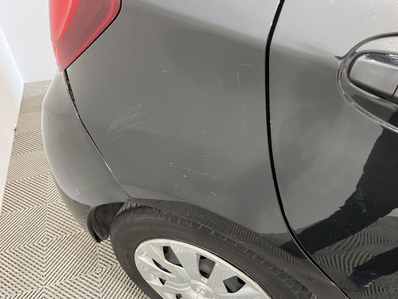 TOYOTA YARIS HYBRIDE 2015 - Photo n°12