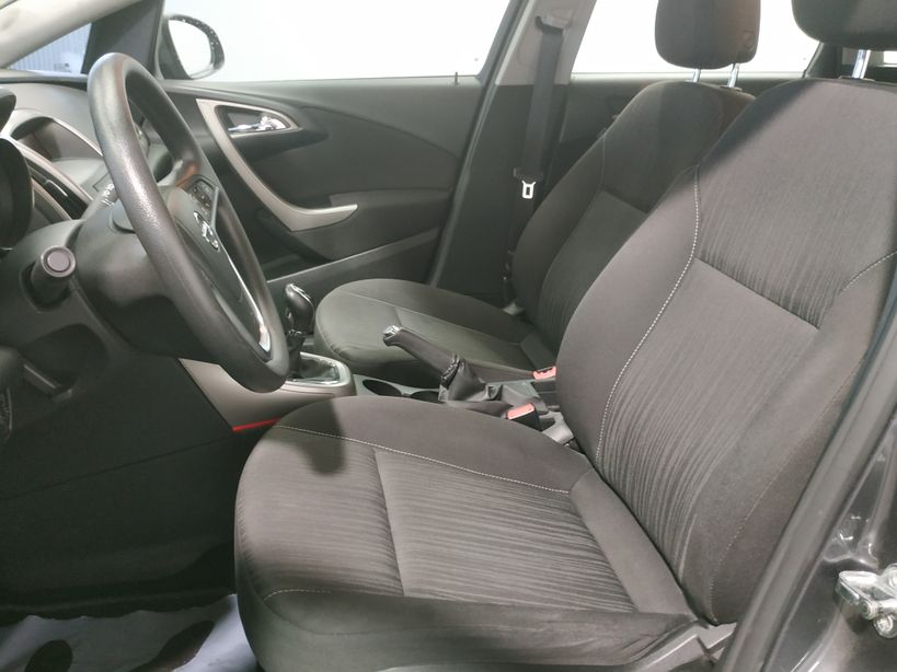 OPEL ASTRA SPORTS TOURER 2011 - Photo n°7