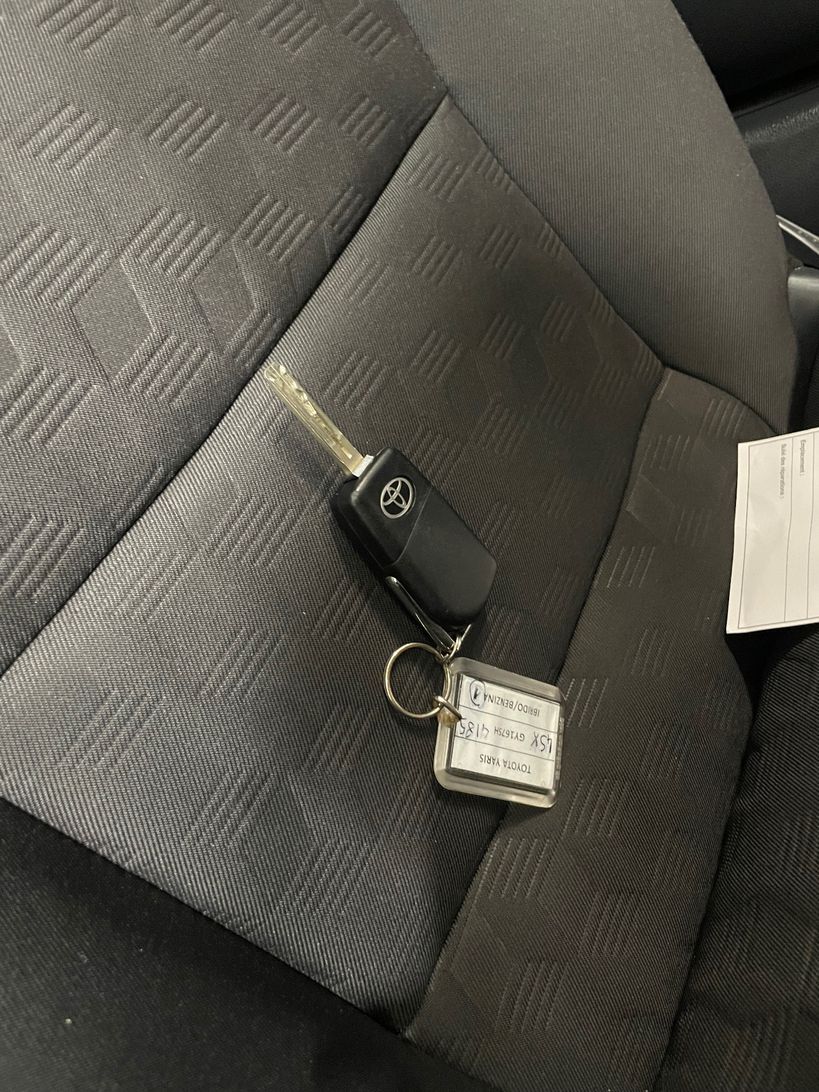 TOYOTA YARIS HYBRIDE 2025 - Photo n°2