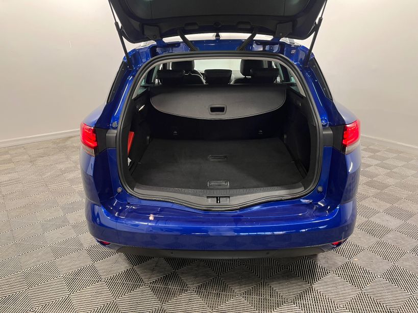 RENAULT MEGANE IV ESTATE 2023 - Photo n°9
