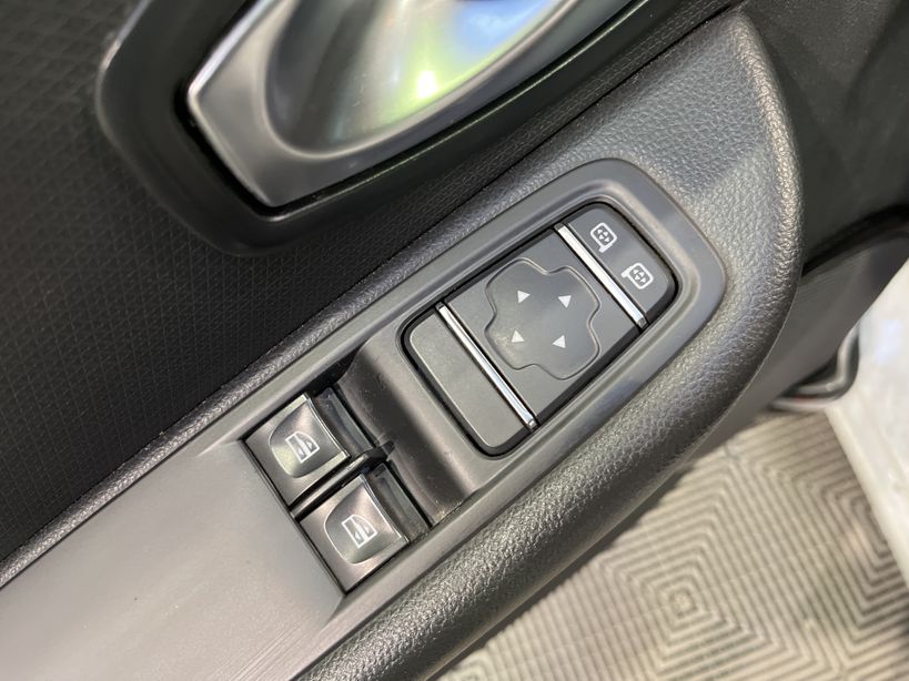 RENAULT CLIO IV 2018 - Photo n°30