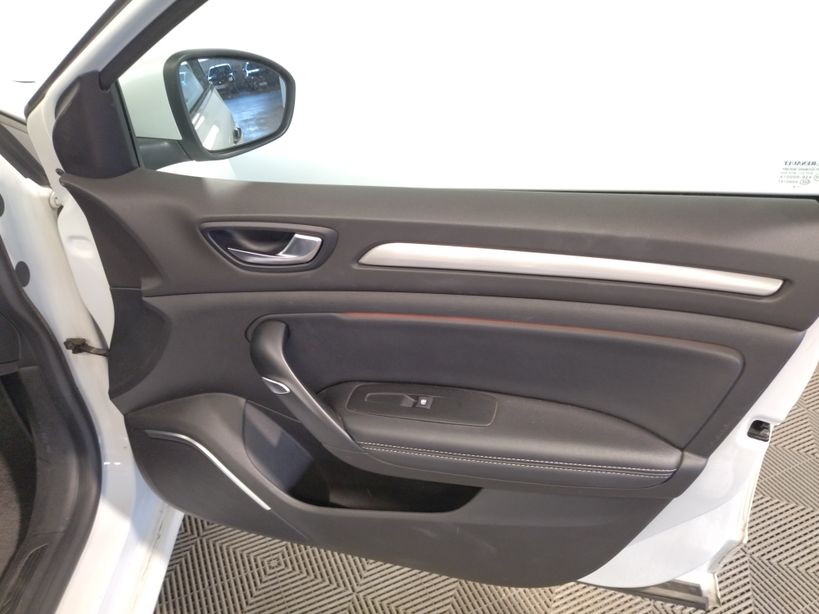 RENAULT MEGANE IV BERLINE 2018 - Photo n°7