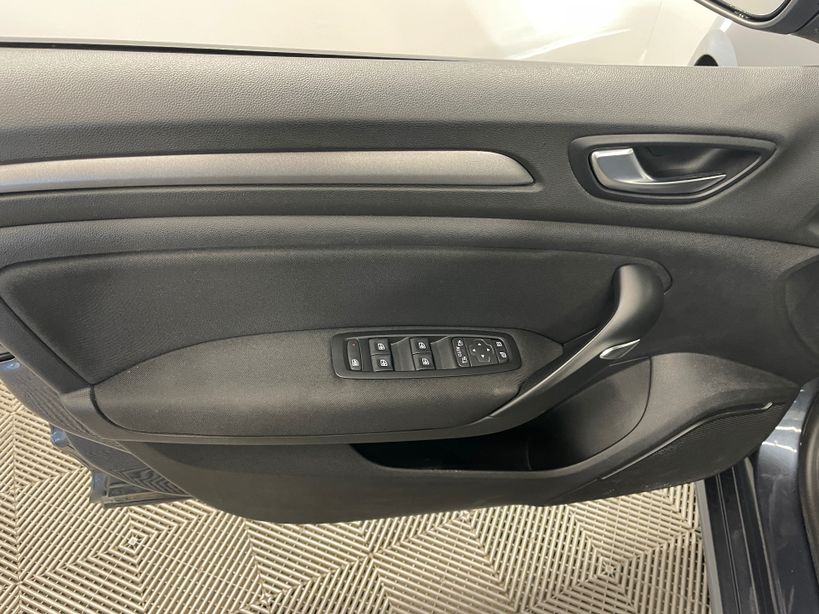 RENAULT MEGANE IV BERLINE 2022 - Photo n°32