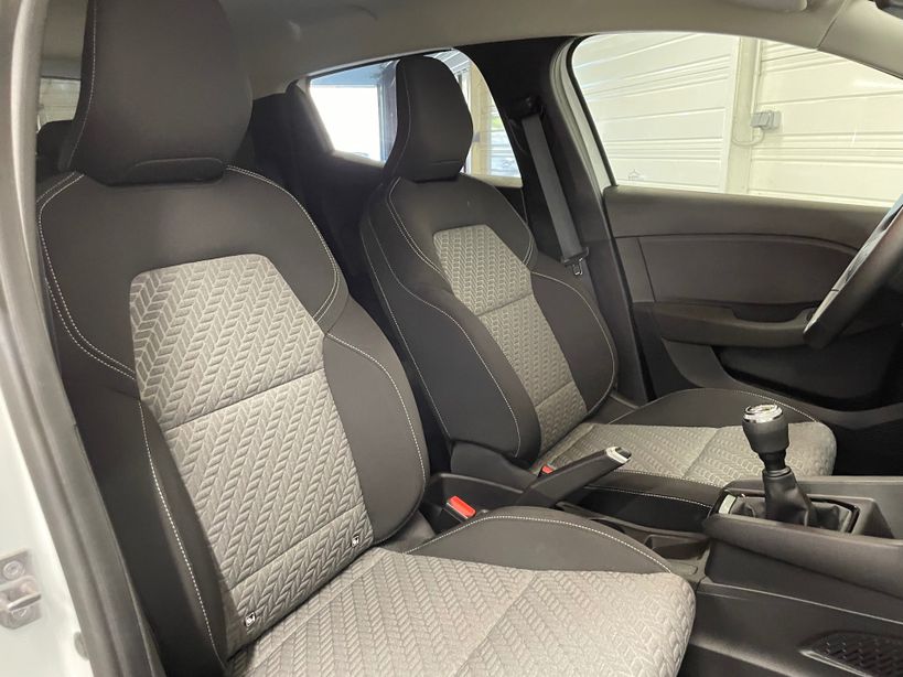 RENAULT CLIO V 2023 - Photo n°11