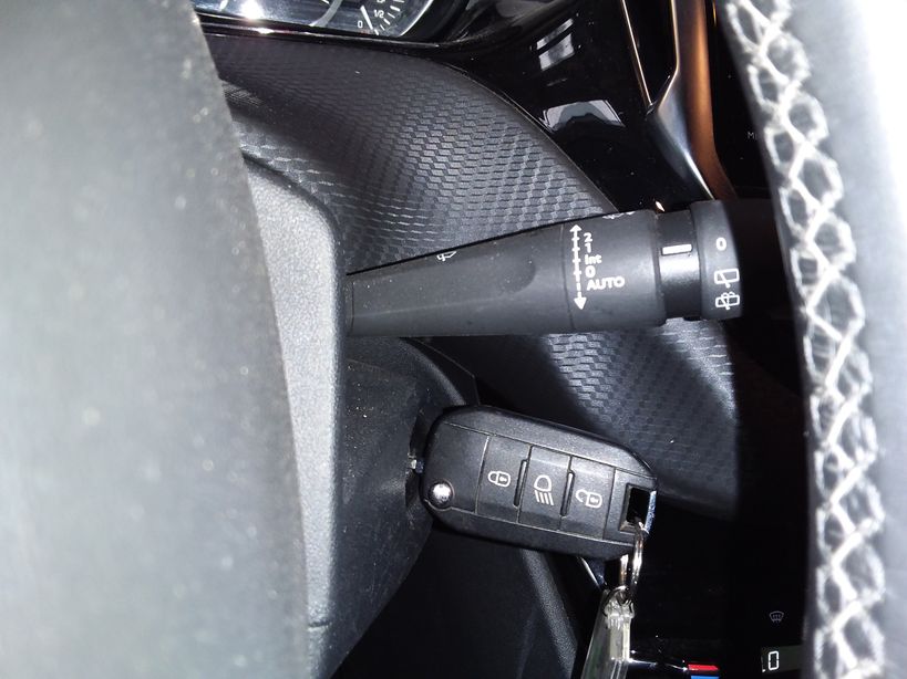 PEUGEOT 208 2018 - Photo n°13