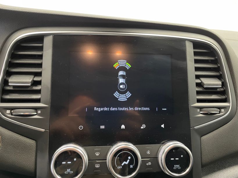 RENAULT MEGANE IV BERLINE 2021 - Photo n°26