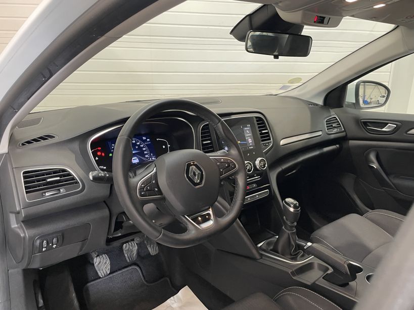 RENAULT MEGANE IV BERLINE 2021 - Photo n°10