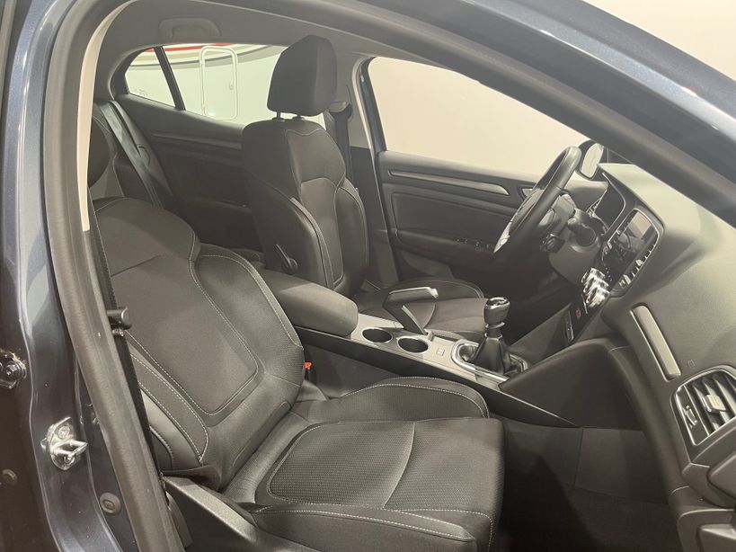 RENAULT MEGANE IV BERLINE 2022 - Photo n°28