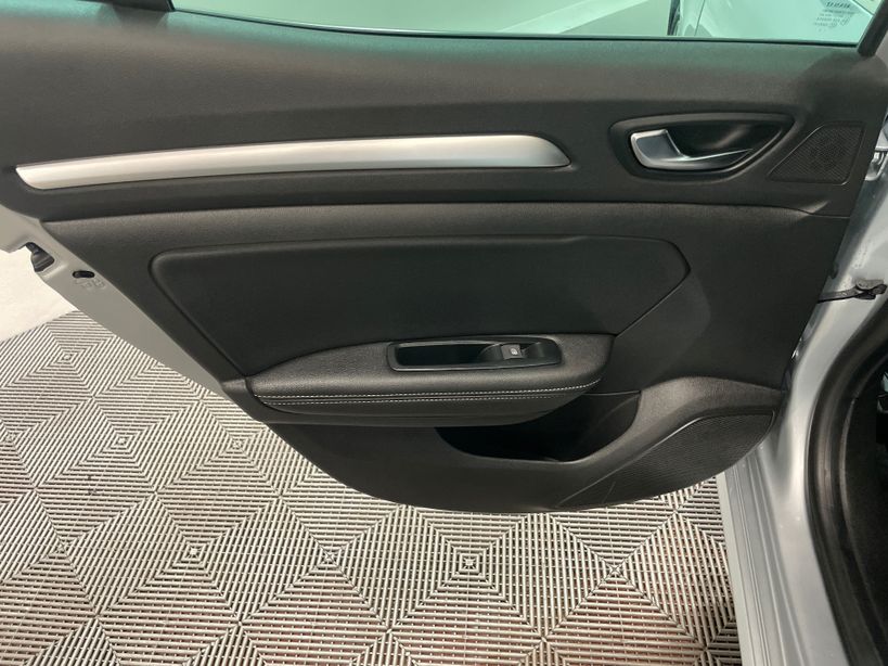 RENAULT MEGANE IV BERLINE 2023 - Photo n°25