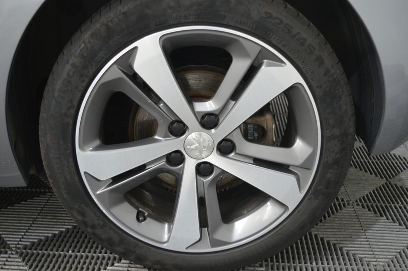 PEUGEOT 308 2015 - Photo n°11