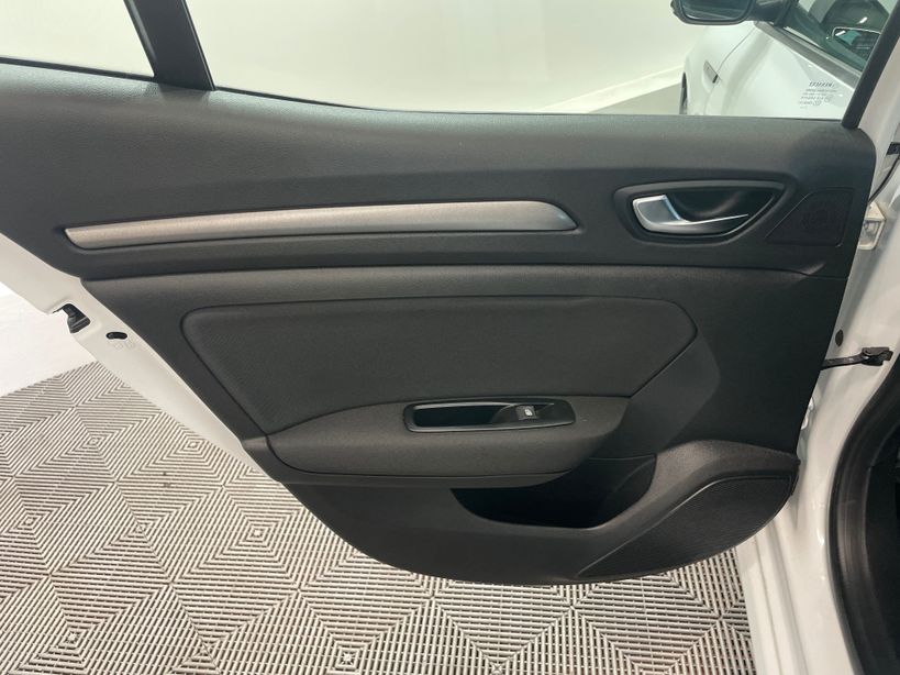 RENAULT MEGANE IV BERLINE 2022 - Photo n°25