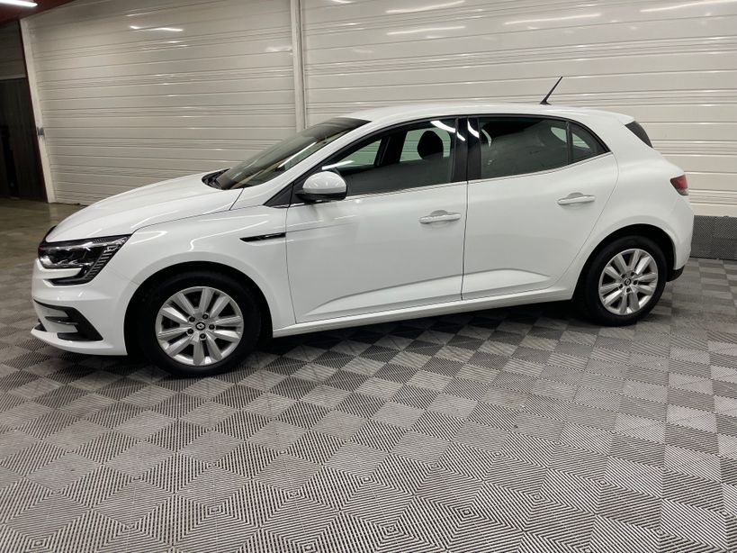 RENAULT MEGANE IV BERLINE 2021 - Photo n°4