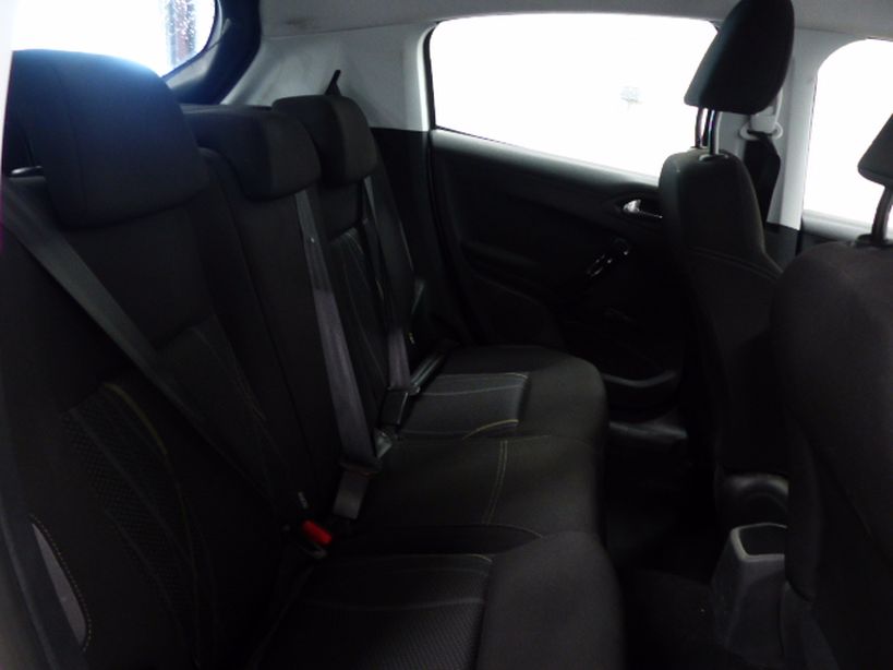 PEUGEOT 208 2013 - Photo n°7