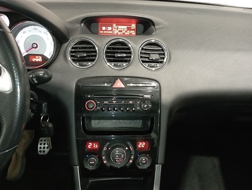 PEUGEOT 308 2011 - Photo n°18