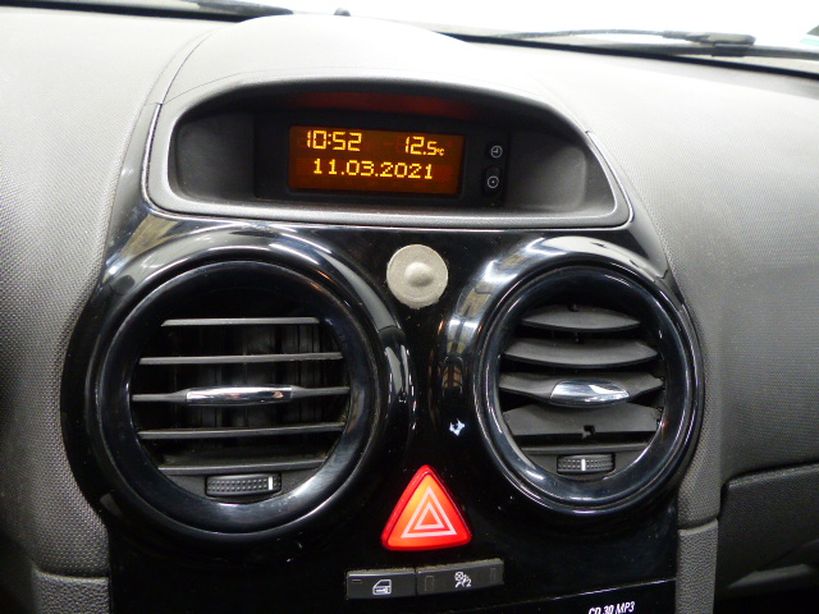 OPEL CORSA 2010 - Photo n°12