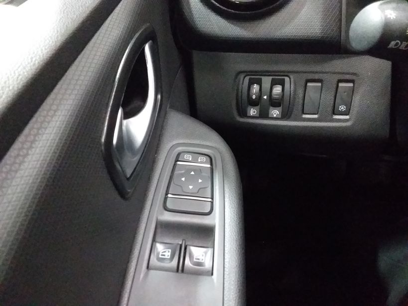RENAULT CLIO IV ESTATE 2018 - Photo n°17