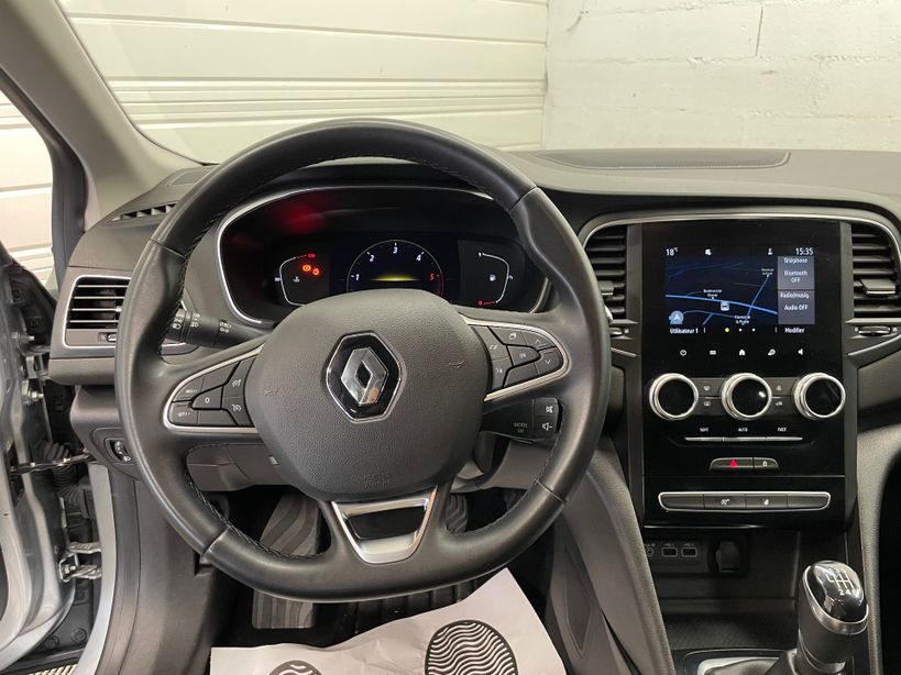 RENAULT MEGANE IV BERLINE 2021 - Photo n°14