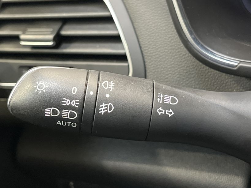 RENAULT MEGANE IV BERLINE 2020 - Photo n°29