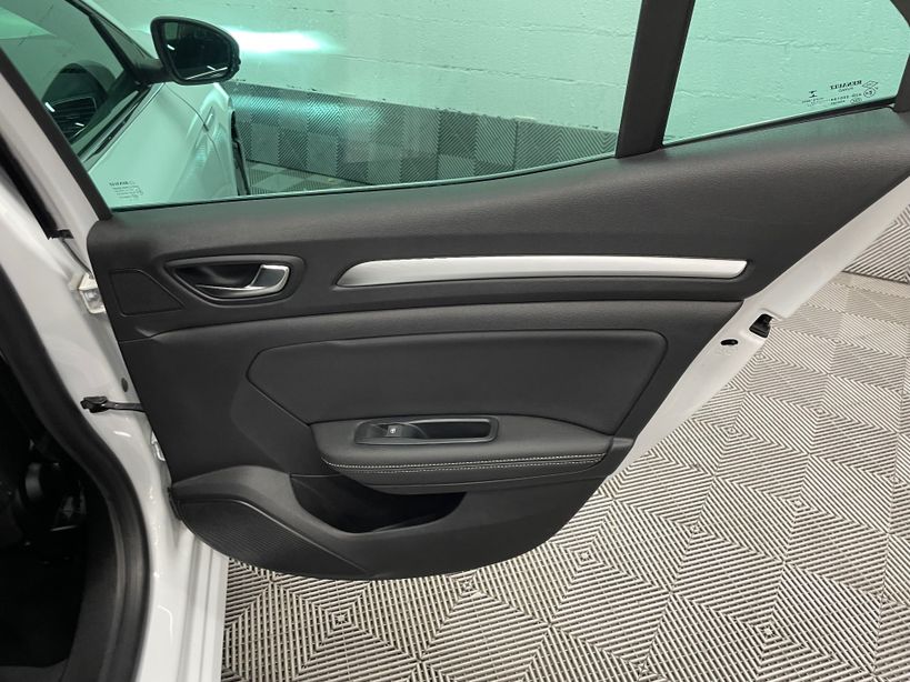 RENAULT MEGANE IV BERLINE 2022 - Photo n°35