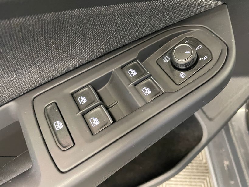 VOLKSWAGEN GOLF 2023 - Photo n°10