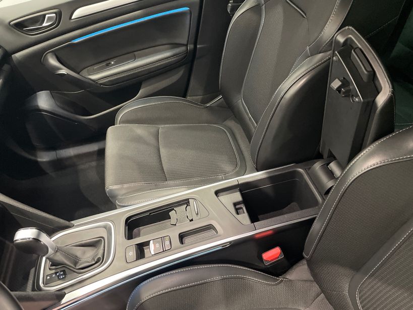 RENAULT MEGANE IV BERLINE 2023 - Photo n°22