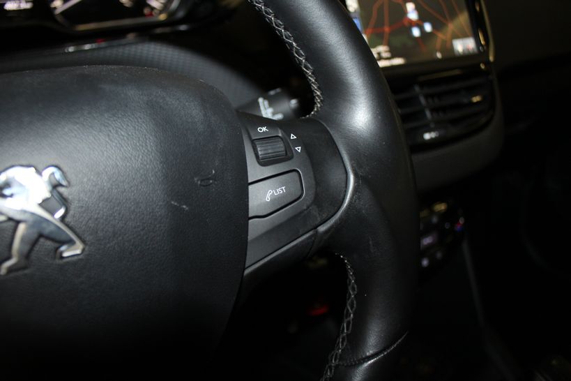 PEUGEOT 208 2015 - Photo n°24