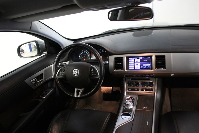 JAGUAR XF SPORTBRAKE 2013 - Photo n°8