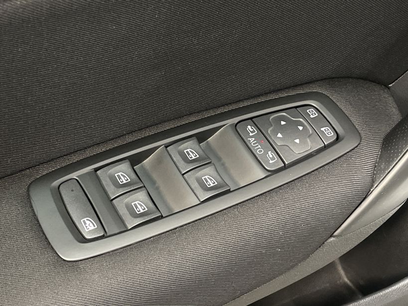 RENAULT MEGANE IV BERLINE 2021 - Photo n°35
